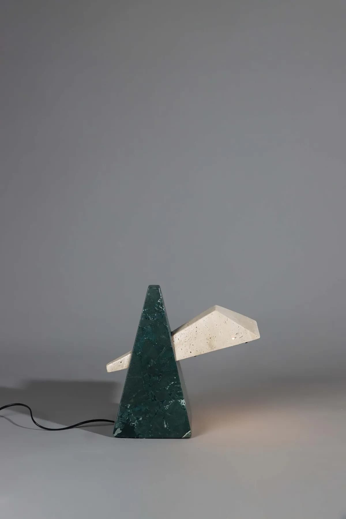 Edge marble table lamp in Beige Travertine and Verde Guatemala, view 6