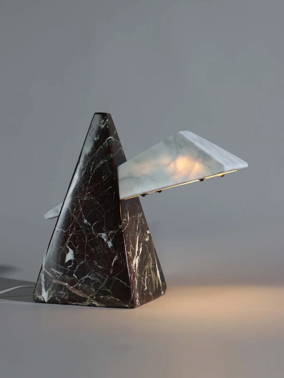 Edge marble table lamp in Carrara and Rosso Levanto, view 2