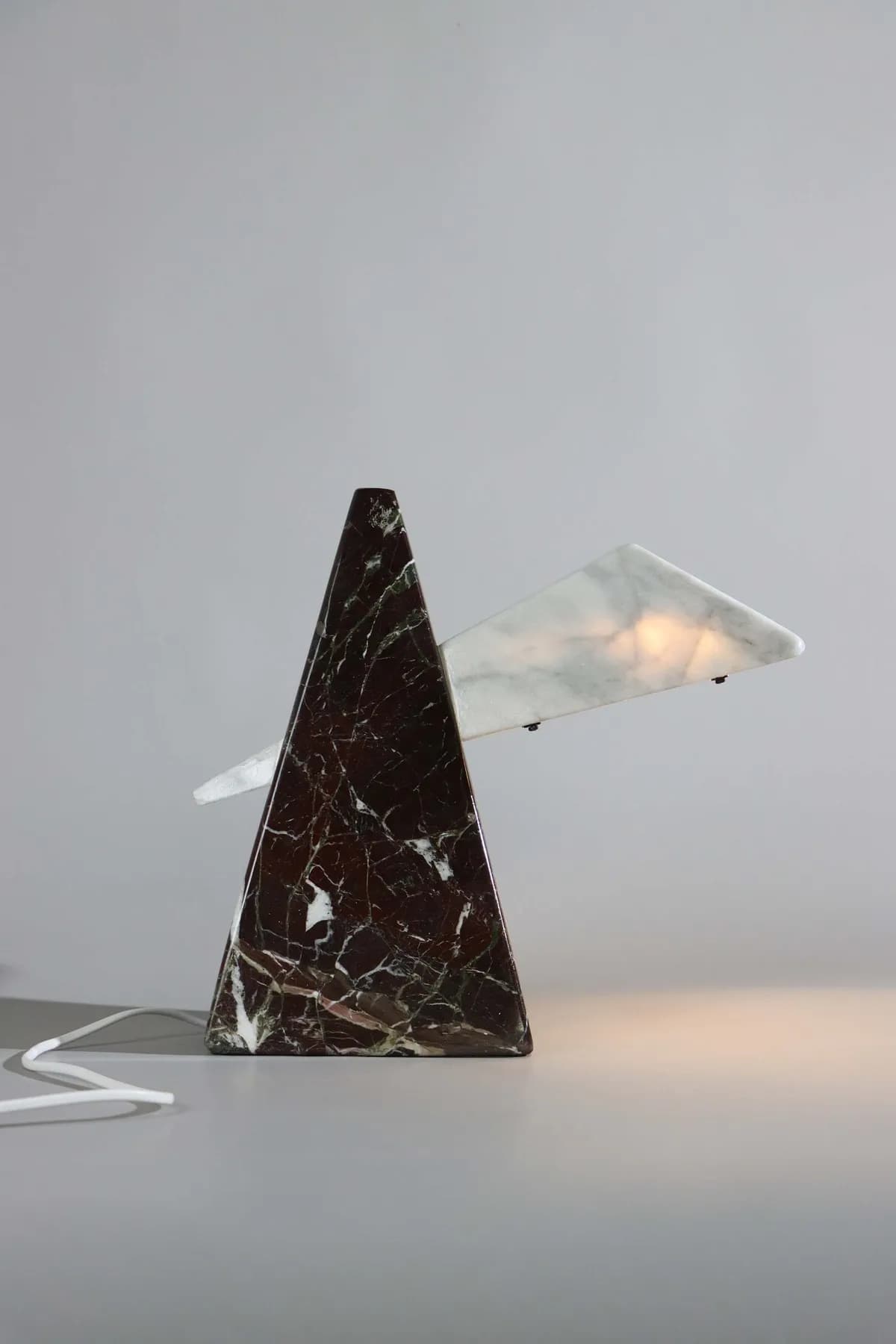 Edge marble table lamp in Carrara and Rosso Levanto, view 5
