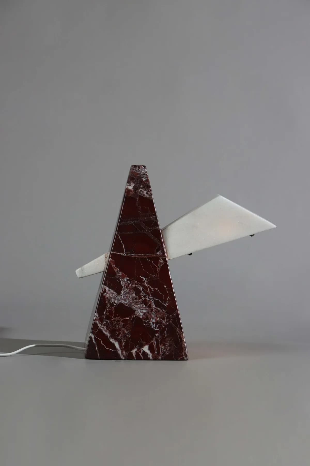Edge marble table lamp in White Marble and Rosso Levanto, view 4