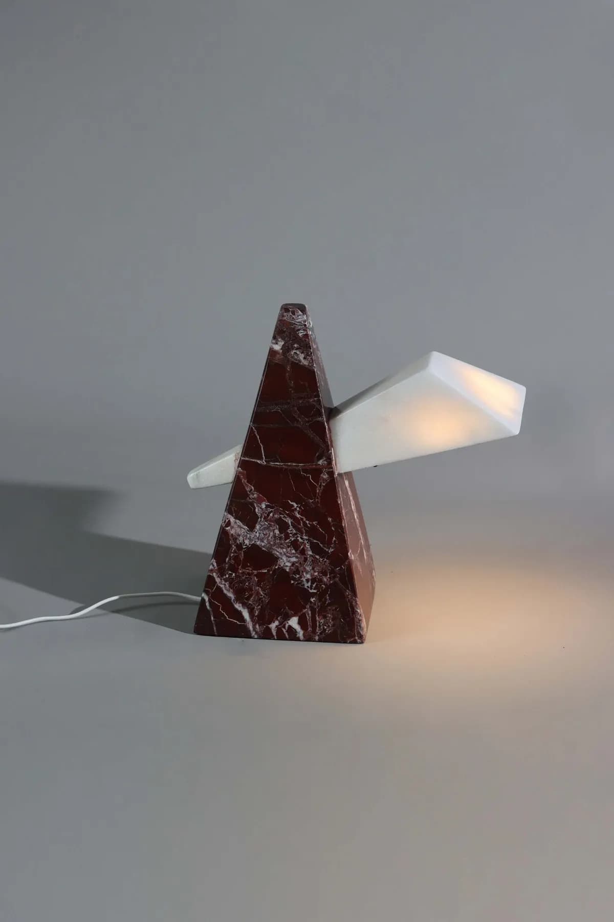 Edge marble table lamp in White Marble and Rosso Levanto, view 5