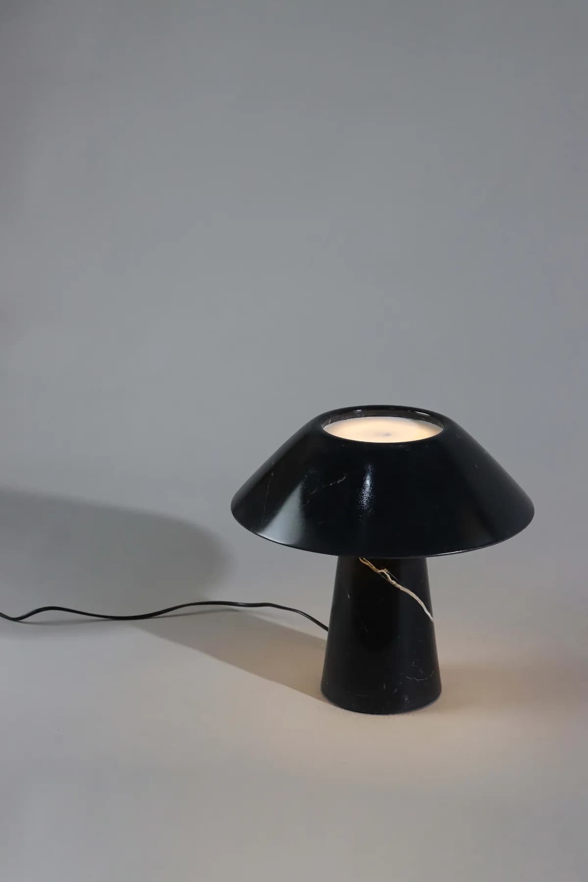 Tokyo marble table lamp in Nero Marquina, view 2