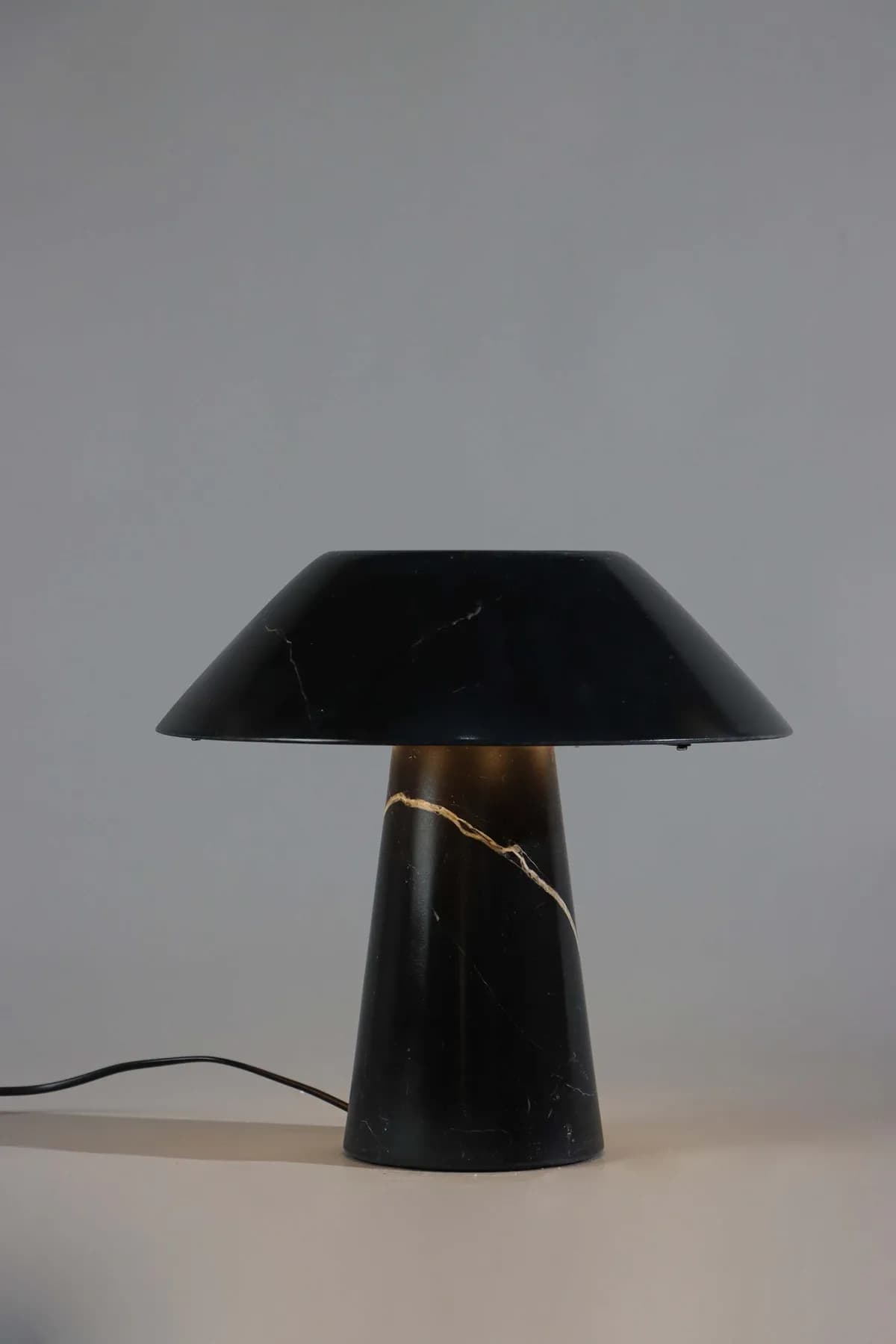 Tokyo marble table lamp in Nero Marquina, view 3