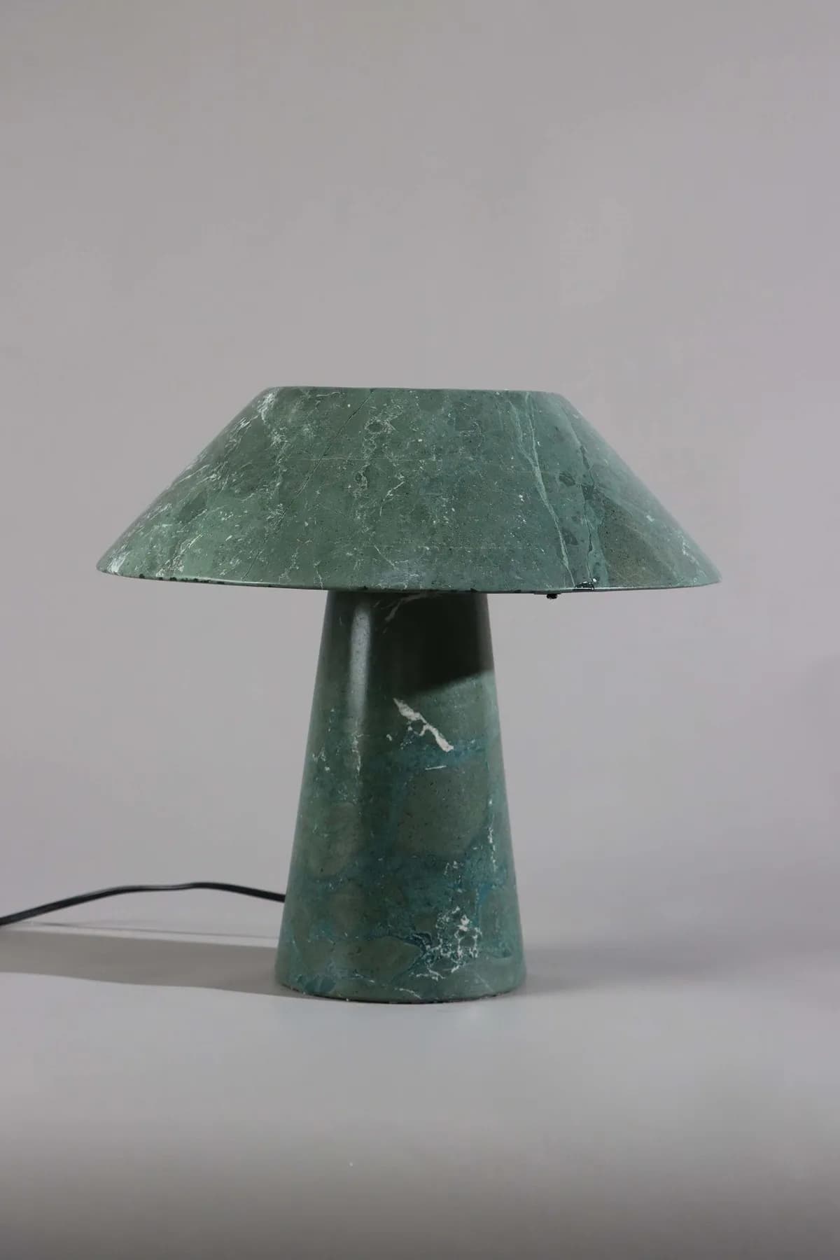 Tokyo marble table lamp in Verde Guatemala, view 2