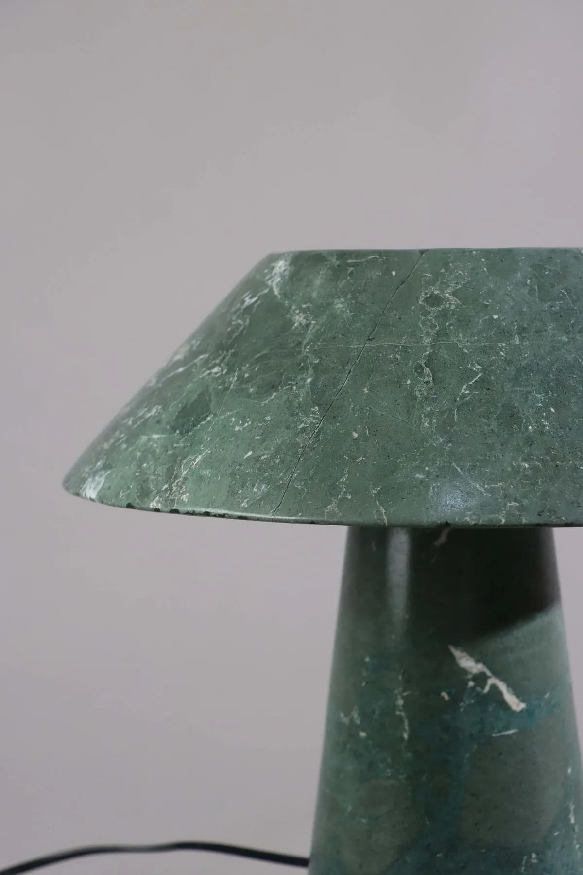 Tokyo marble table lamp in Verde Guatemala, view 3