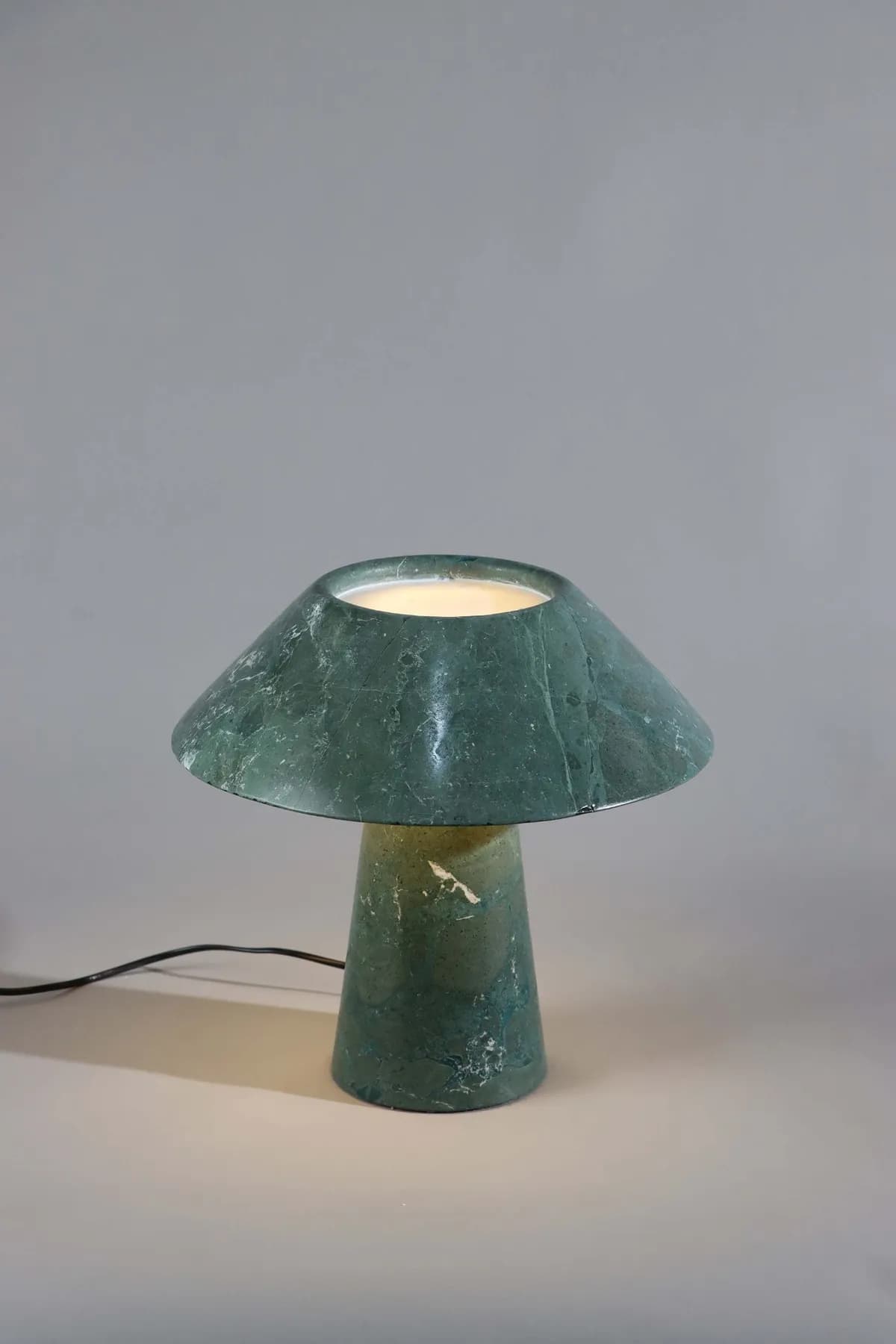 Tokyo marble table lamp in Verde Guatemala, view 4