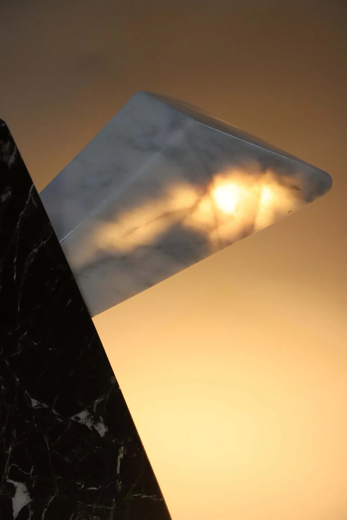 Edge marble table lamp in Carrara and Rosso Levanto