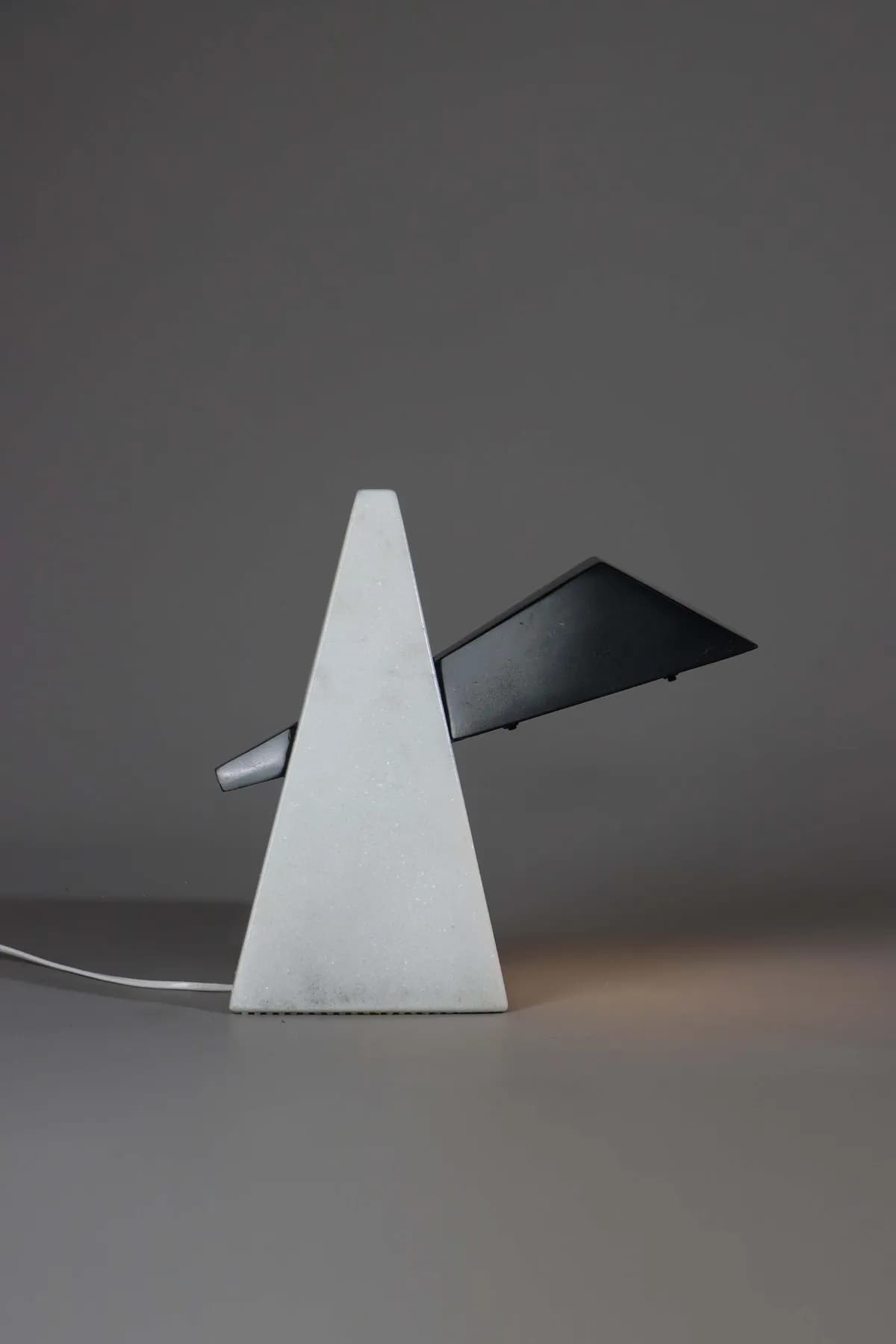 Edge marble table lamp in Nero Marquina and White Marble