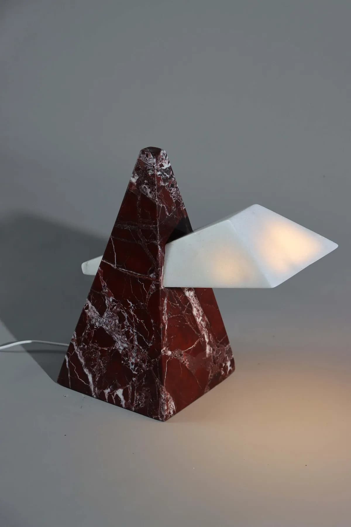 Edge marble table lamp in White Marble and Rosso Levanto